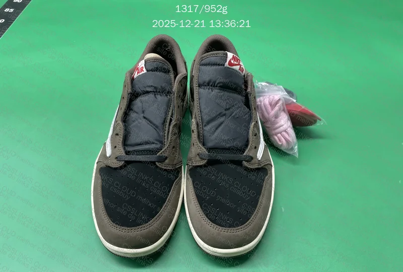 Travis Scott x Air Jordan 1 Low Retro SP Dark Mocha Sneakers 9