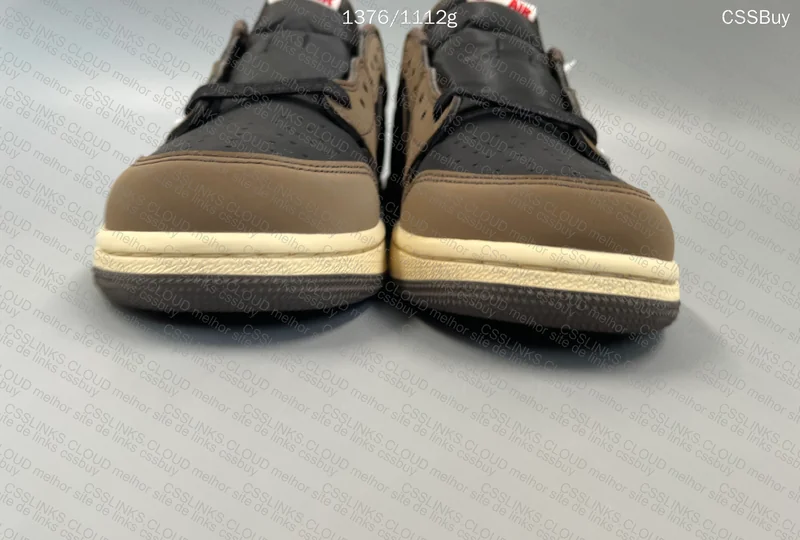Travis Scott x Air Jordan AJ1 Low Ts x AJ1 Nk Dunk Low Sneakers 3