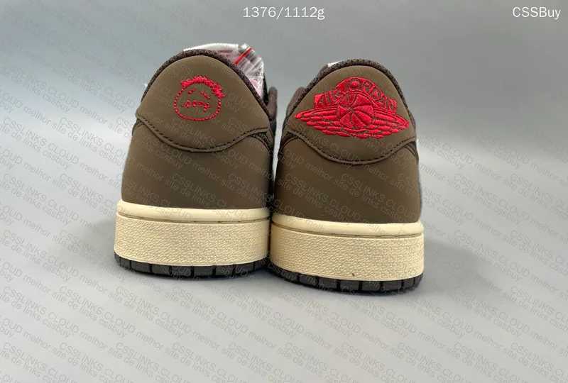 Travis Scott x Air Jordan AJ1 Low Ts x AJ1 Nk Dunk Low Sneakers 4