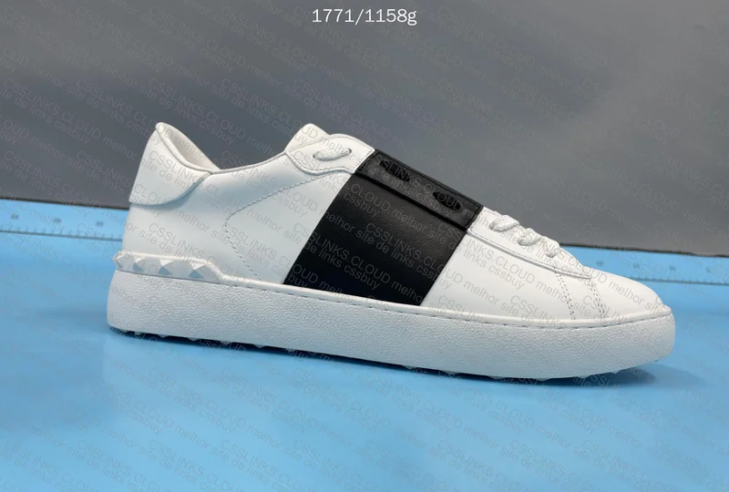 Valentino Garavani Sneakers 2