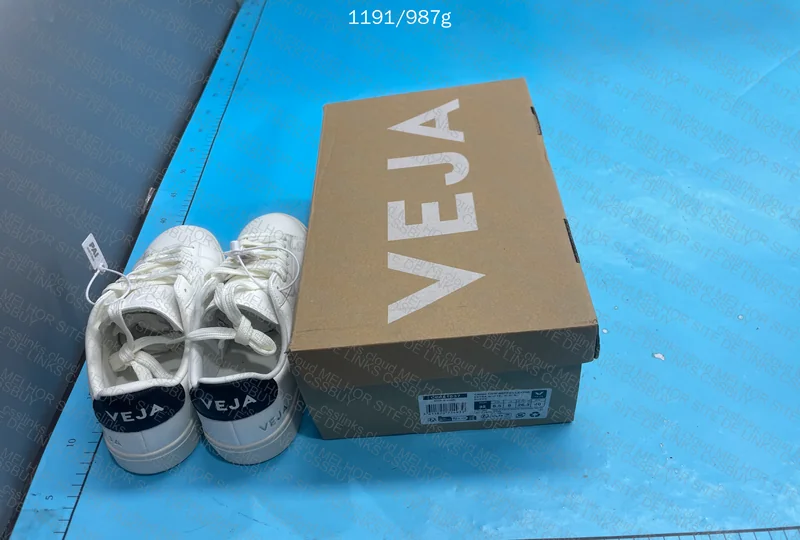 VEJA Sneakers 3