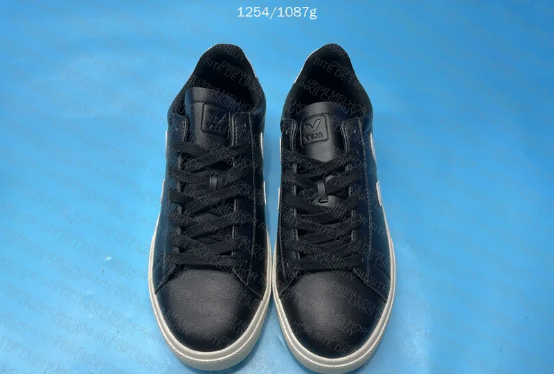 VEJA Sneakers