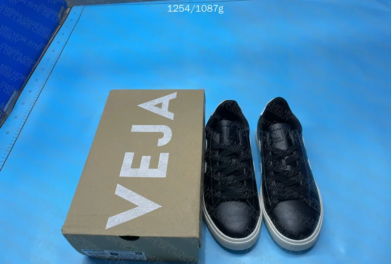 VEJA Sneakers 2