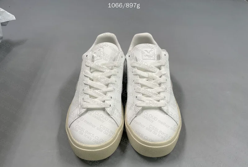 Veja YOLO Sneakers - 120Y 2