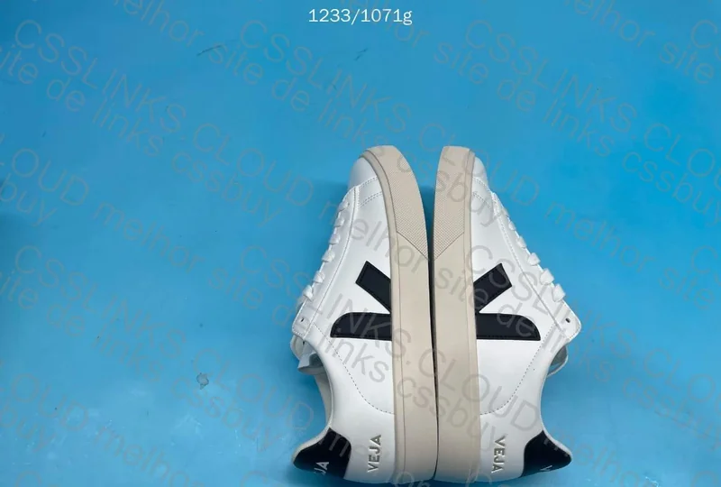 Veja YOLO Sneakers - Help