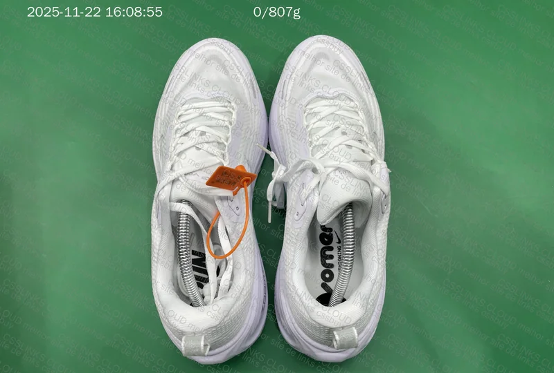 Vomero Plus Sneakers 2