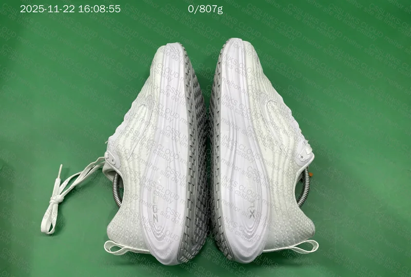 Vomero Plus Sneakers 3