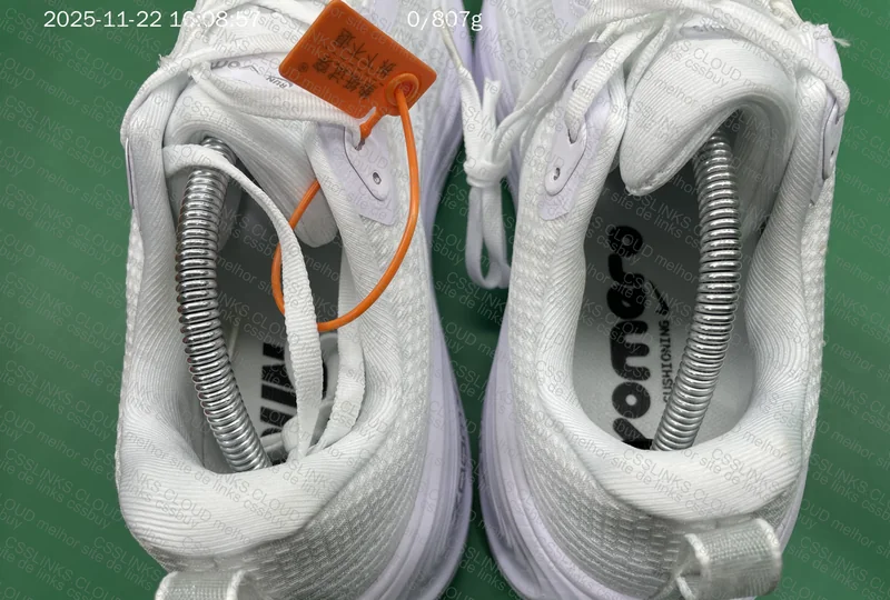 Vomero Plus Sneakers 4