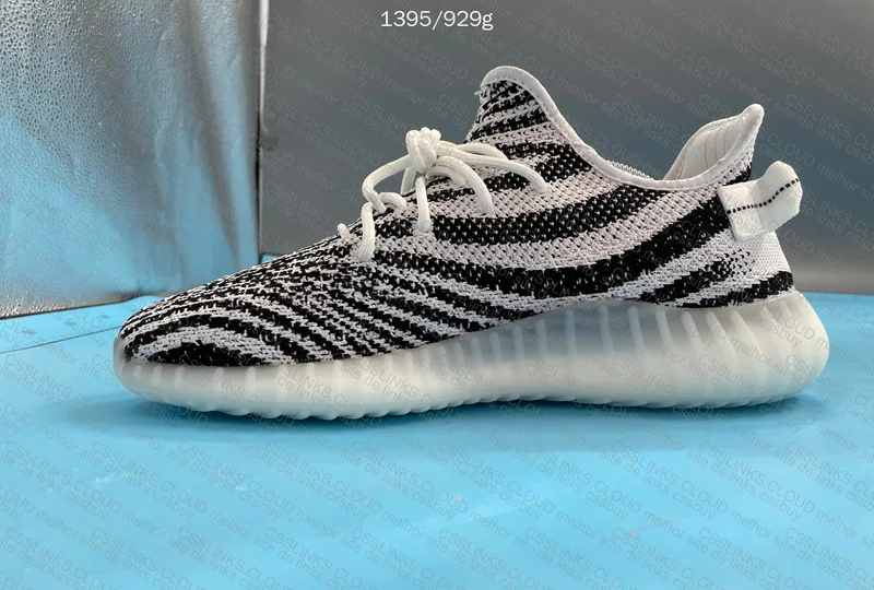 Yeezy 350 Sneakers 2