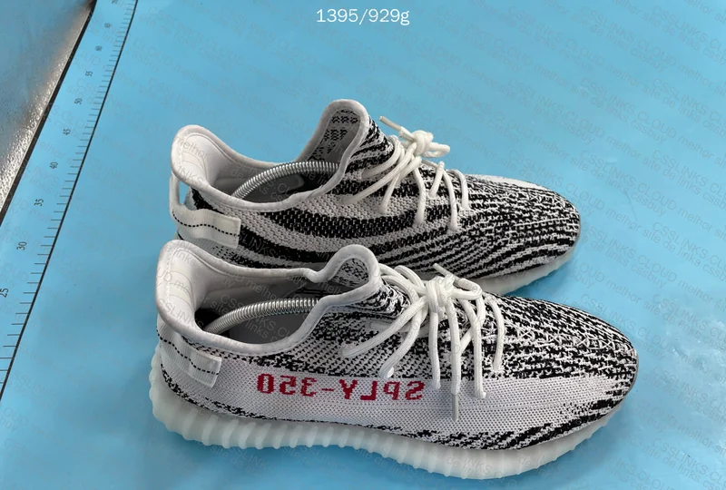 Yeezy 350 Sneakers 3