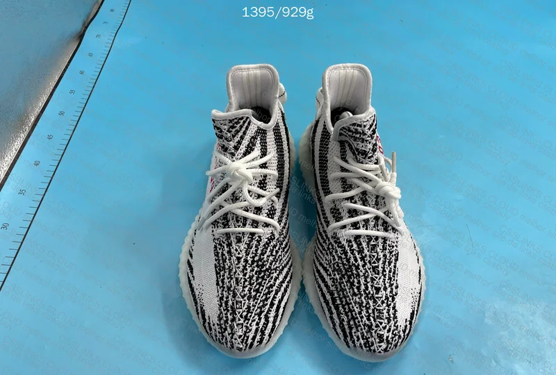 Yeezy 350 Sneakers 4