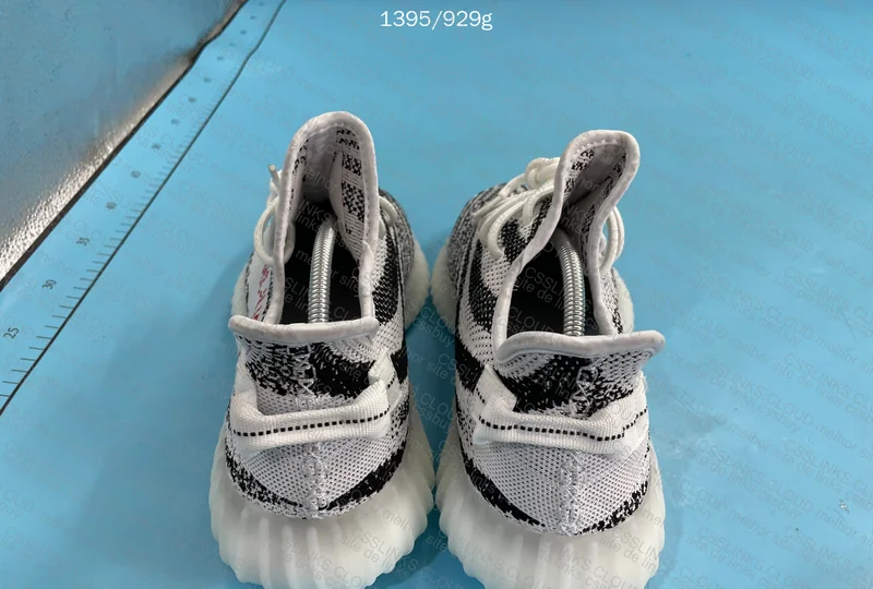 Yeezy 350 Sneakers 6