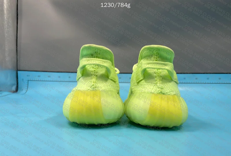 Yeezy 350 Sneakers 2