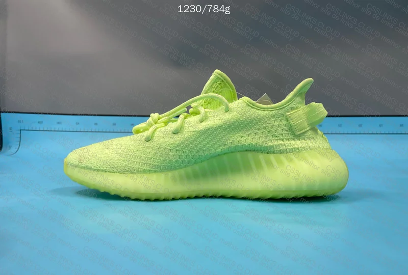 Yeezy 350 Sneakers 3