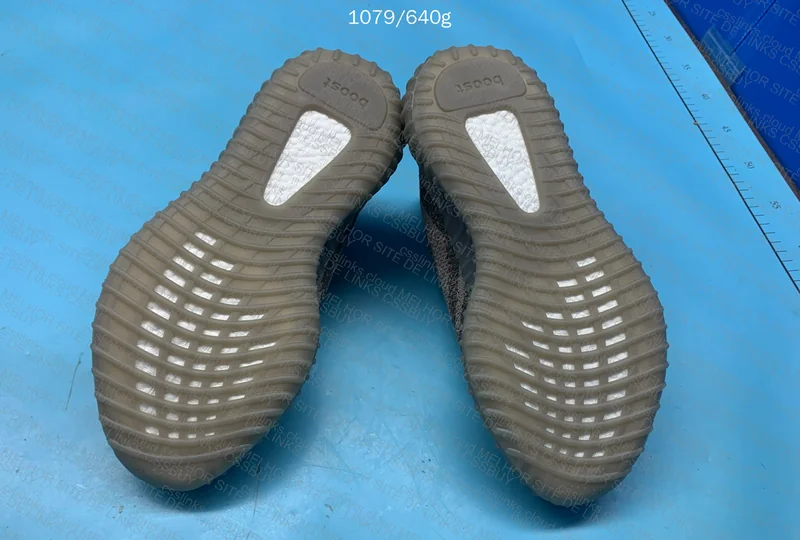 Yeezy Beluga FC BATCH Sneakers