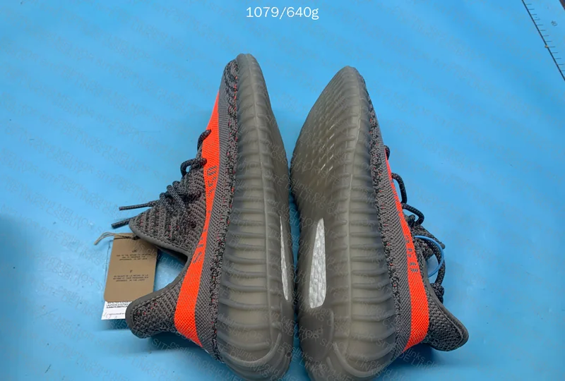 Yeezy Beluga FC BATCH Sneakers 3