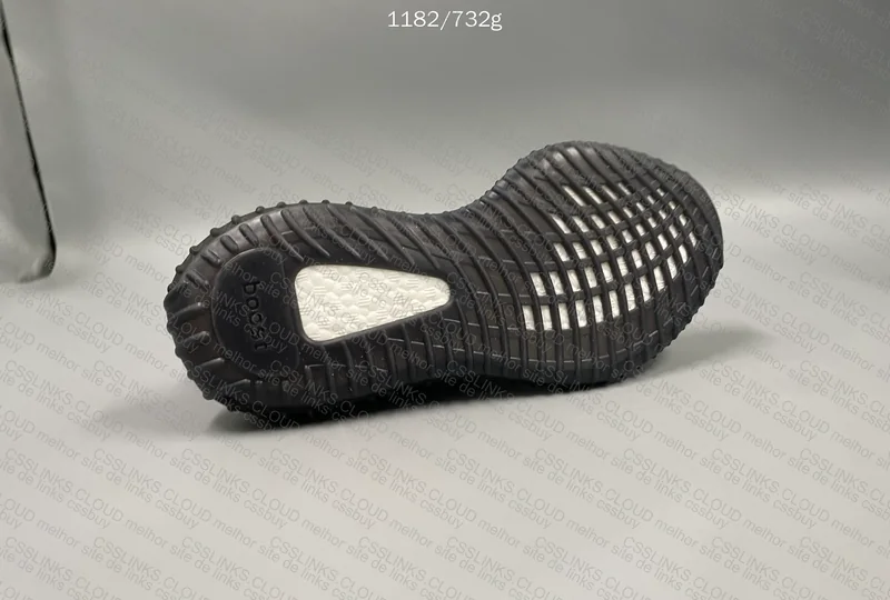 Yeezy Boost 350 V2 Bred Sneakers 3