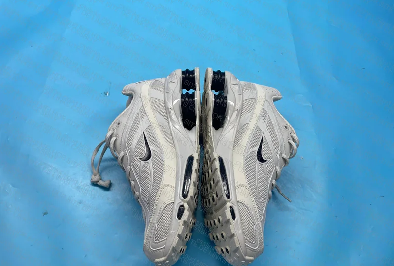 The Nike Shox Ride 2 Light Bone 4