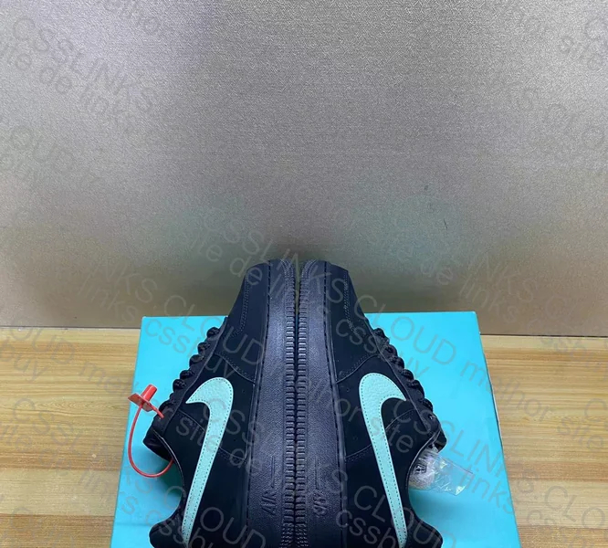 Tiffany & Co. x Nike Air Force 1 Low 1837 3