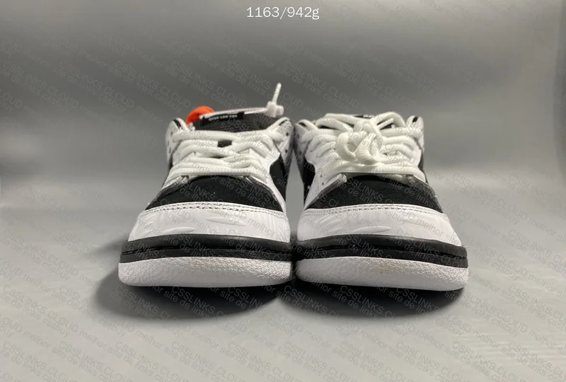 TIGHTBOOTH x NK Dunk SB Low 2