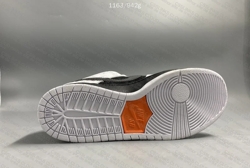 TIGHTBOOTH x NK Dunk SB Low 5