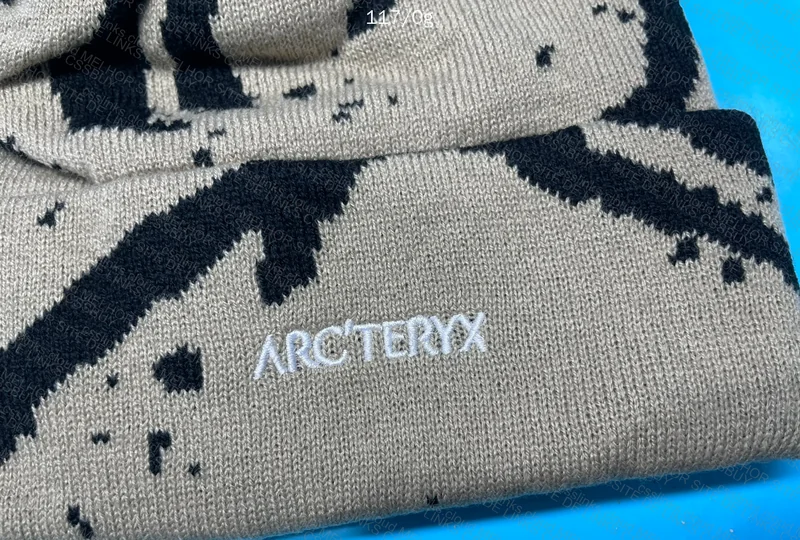 Arc'Teryx Beanie Beige 3