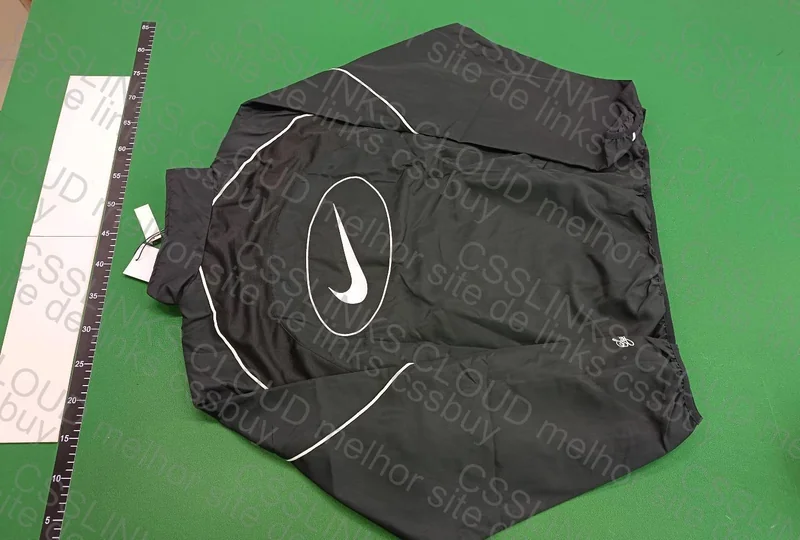 Track Nike x Supreme 5
