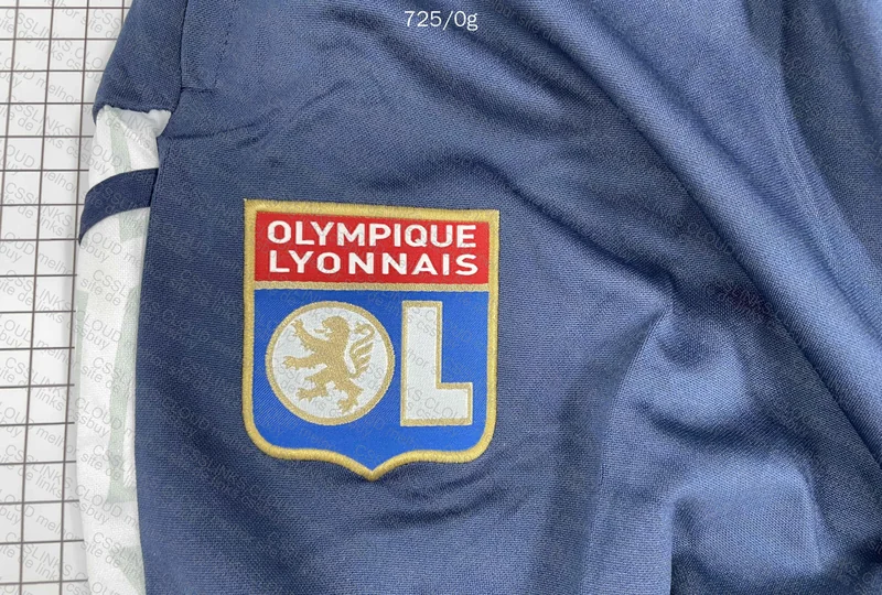 Tracksuit Lyon 7