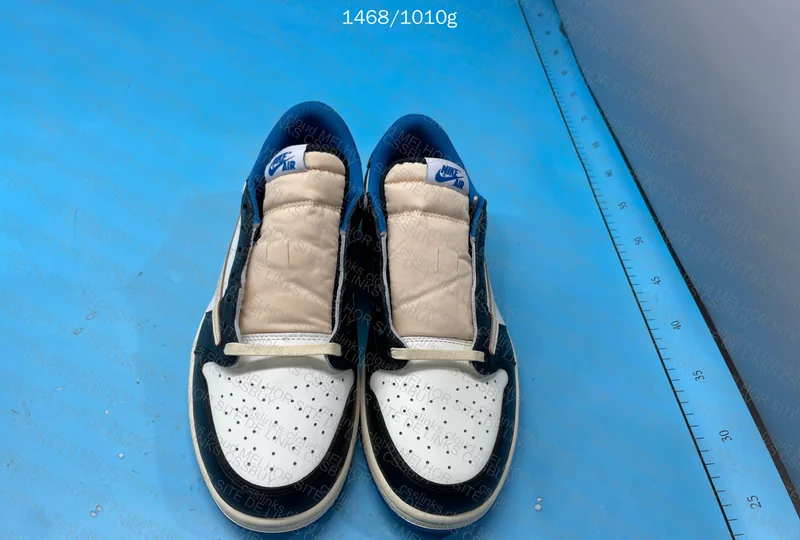 Travis AJ1 low fragment