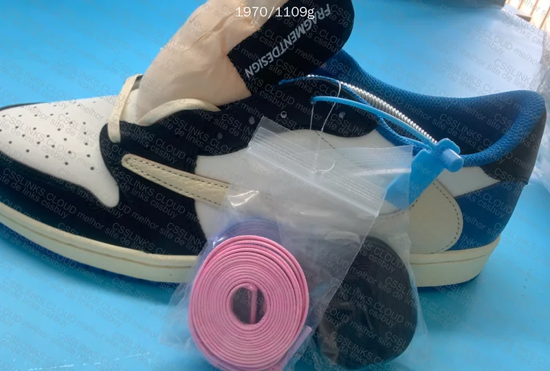Travis AJ1 low fragment 2