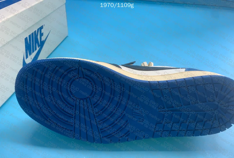 Travis AJ1 low fragment 3