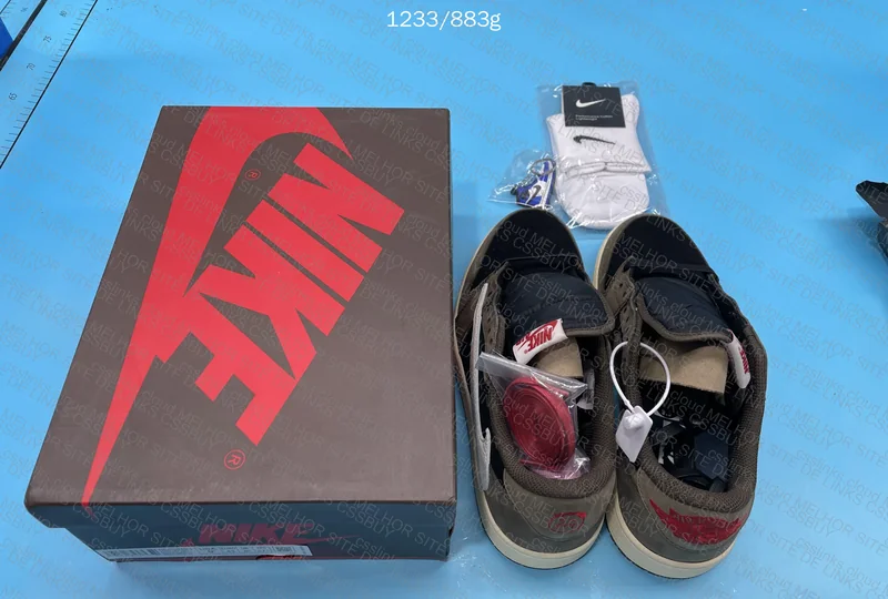 Travis Dark Mocha Low AJ1