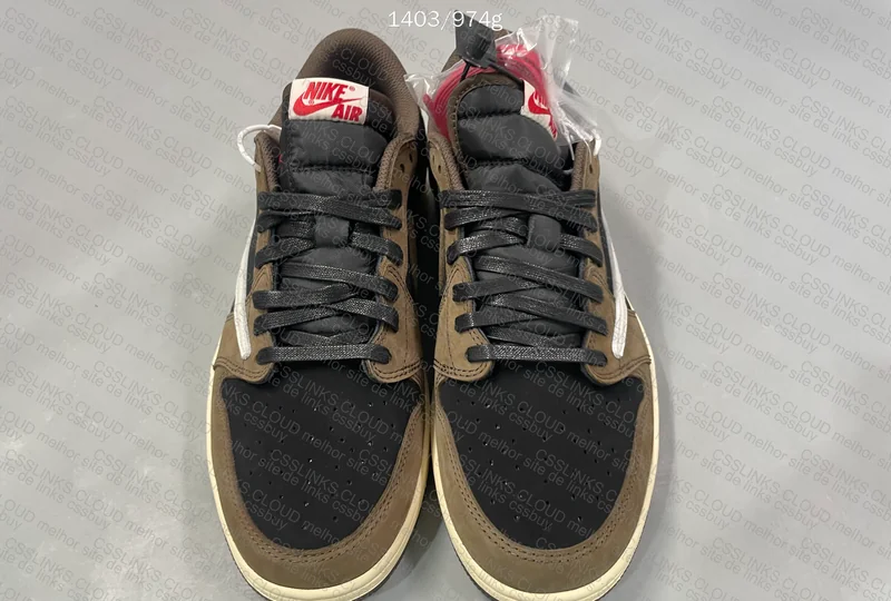 Travis Scott - Air Jordan 1 Dark Mocha 2
