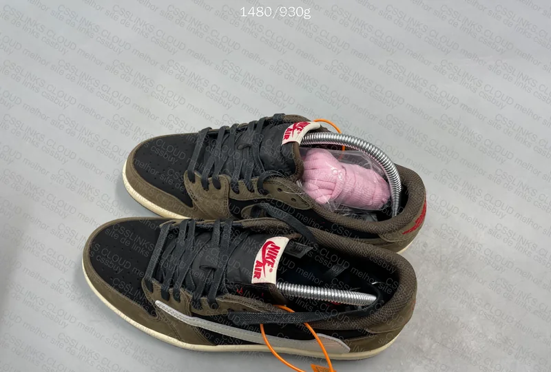 Travis Scott - Air Jordan 1 Low Mocha 3