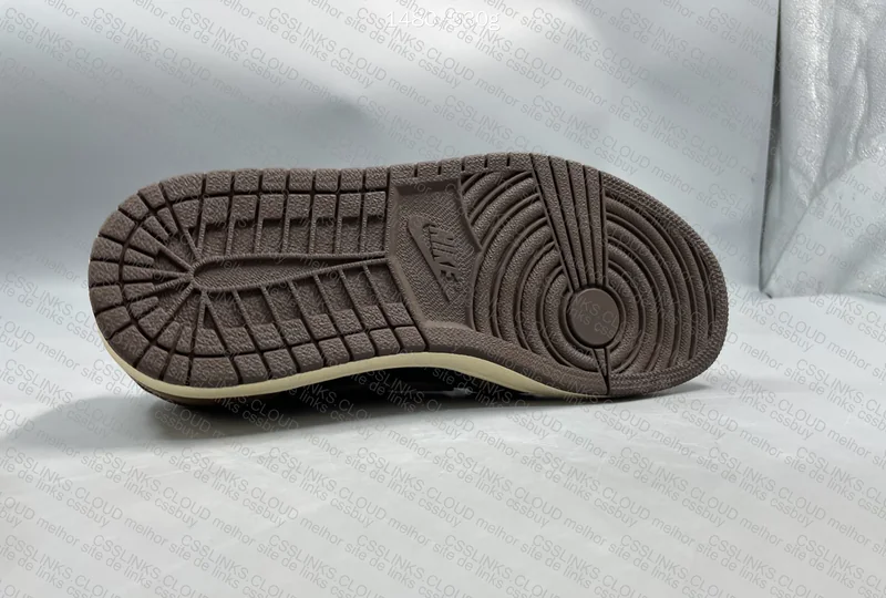 Travis Scott - Air Jordan 1 Low Mocha 7