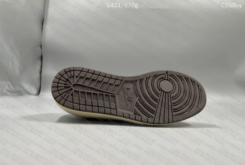 Travis Scott Air jordan 1 low Reverse Mocha 2