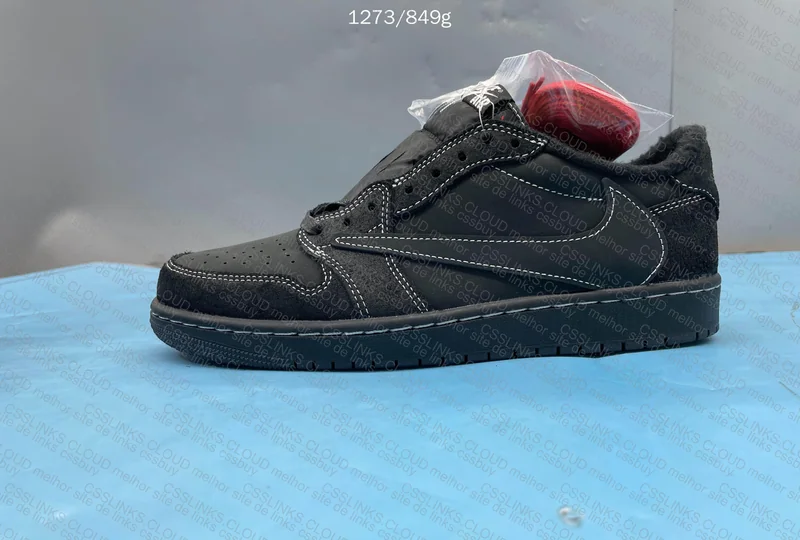 Travis Scott Black Phantom 4