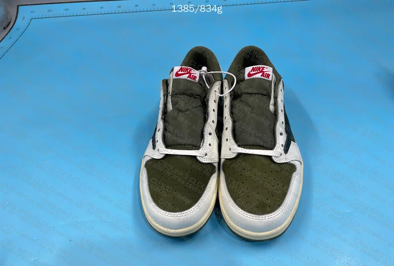 Travis Scott Jordan 1 Low Medium Olive / salle 3