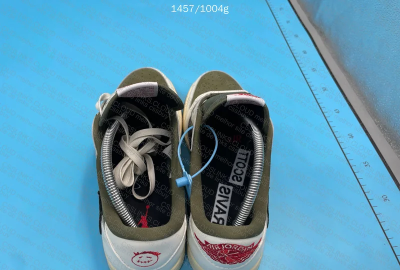 Travis Scott Medium Olive 7