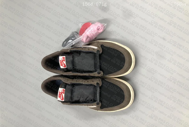 Travis Scott x Air Jordan 1 Dark Mocha 2
