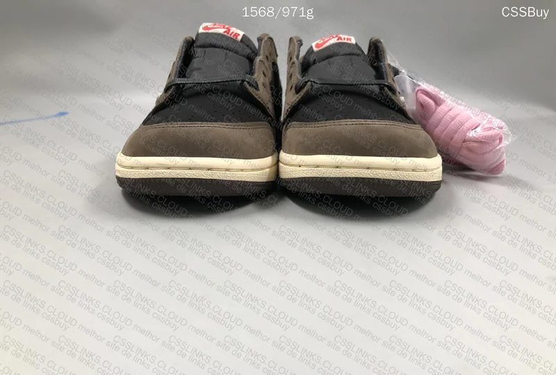 Travis Scott x Air Jordan 1 Dark Mocha 3