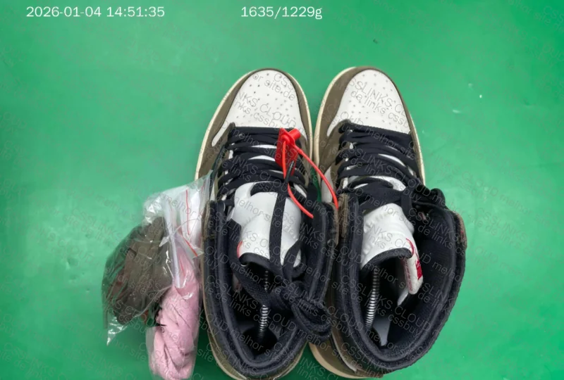 Travis Scott X Air Jordan 1 High Mocha 2