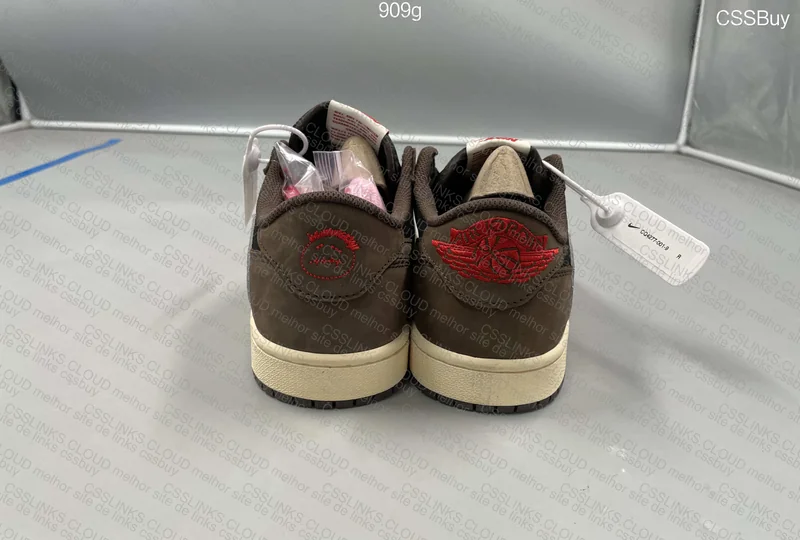 Travis Scott x Air Jordan 1 Low 4