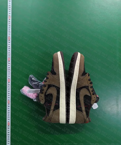 Travis Scott x Air Jordan 1 Low 3