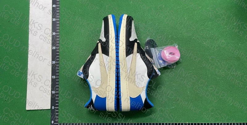 Travis Scott x Air Jordan 1 Low 2