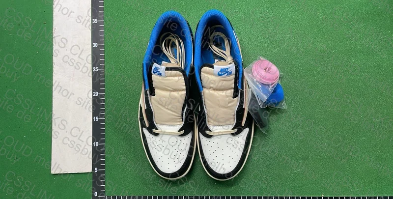 Travis Scott x Air Jordan 1 Low 4