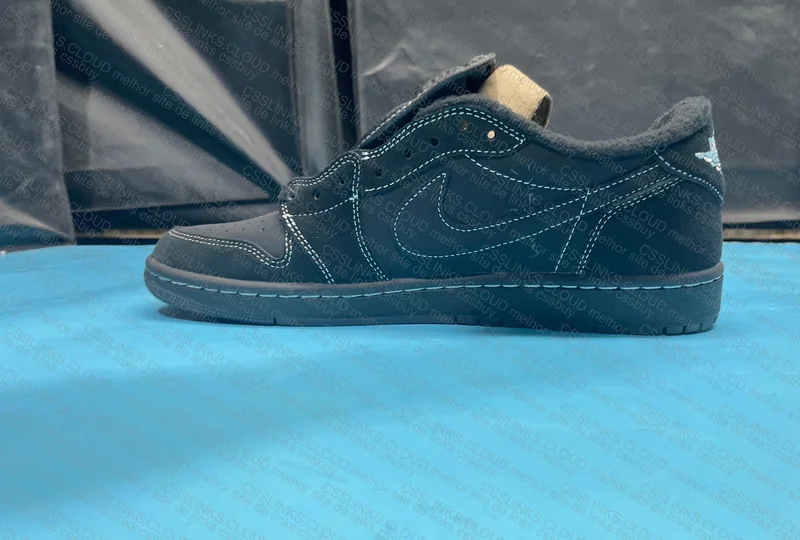 Travis Scott x Air Jordan 1 Low Black Phantom 3