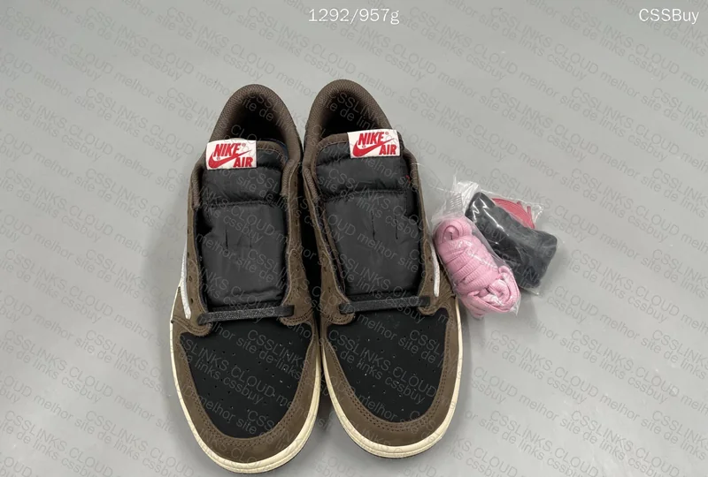 Travis Scott x Air Jordan 1 Low - Dark Mocha (FK B) 2