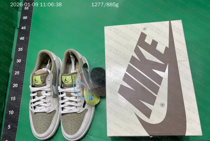 Travis Scott x Air Jordan 1 Low Golf Neutral Olive 4