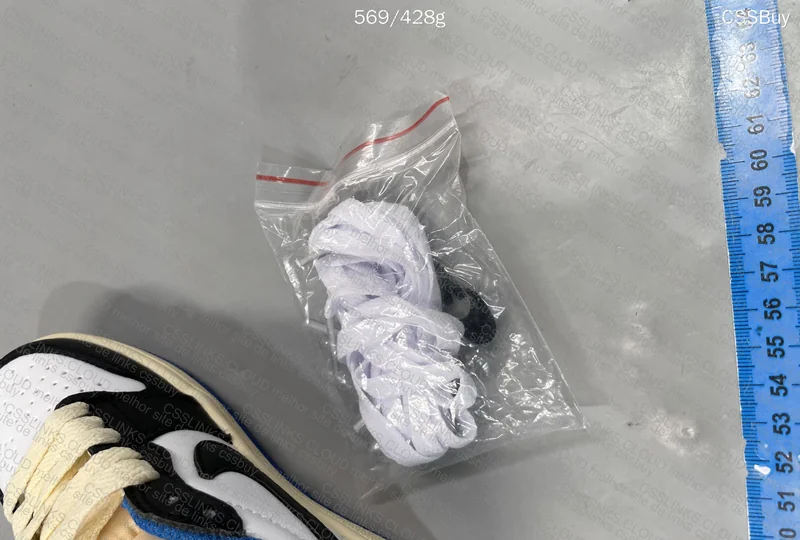 Travis Scott x Air Jordan 1 Low KIDS 10